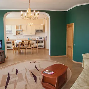 https://apartment-in-2-min-from-poznyaky-metro-station.hotels-of-kiev.com